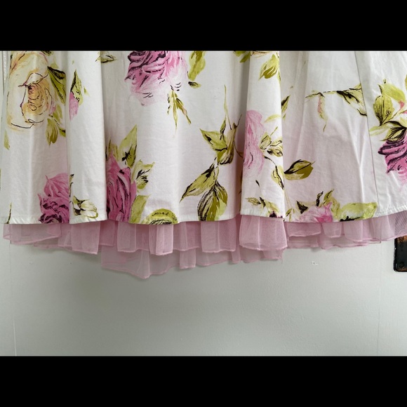 Adorable Garden Party Dress - Picture 4 of 5